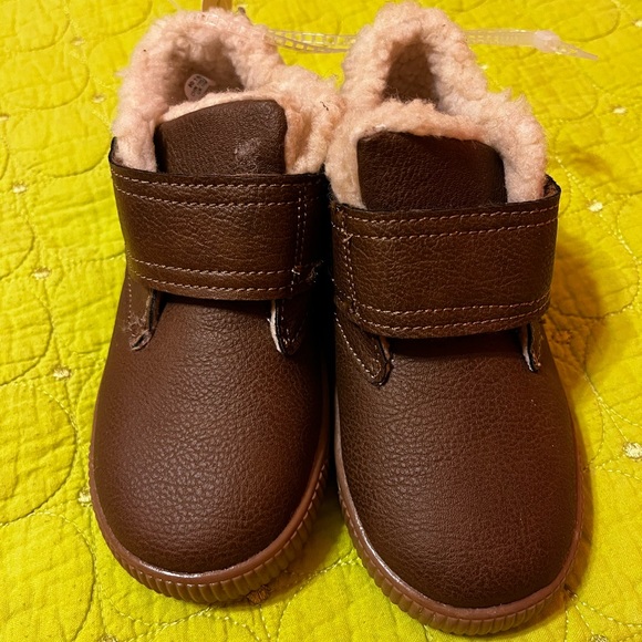 Toddler’s shoes 👞 size 10M - Picture 2 of 7